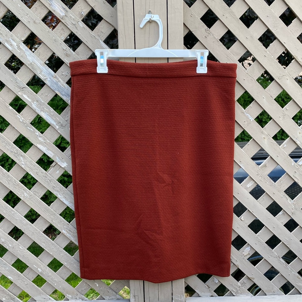 Ann Taylor Textured Knit Pencil Skirt - Size 14 Maroon
